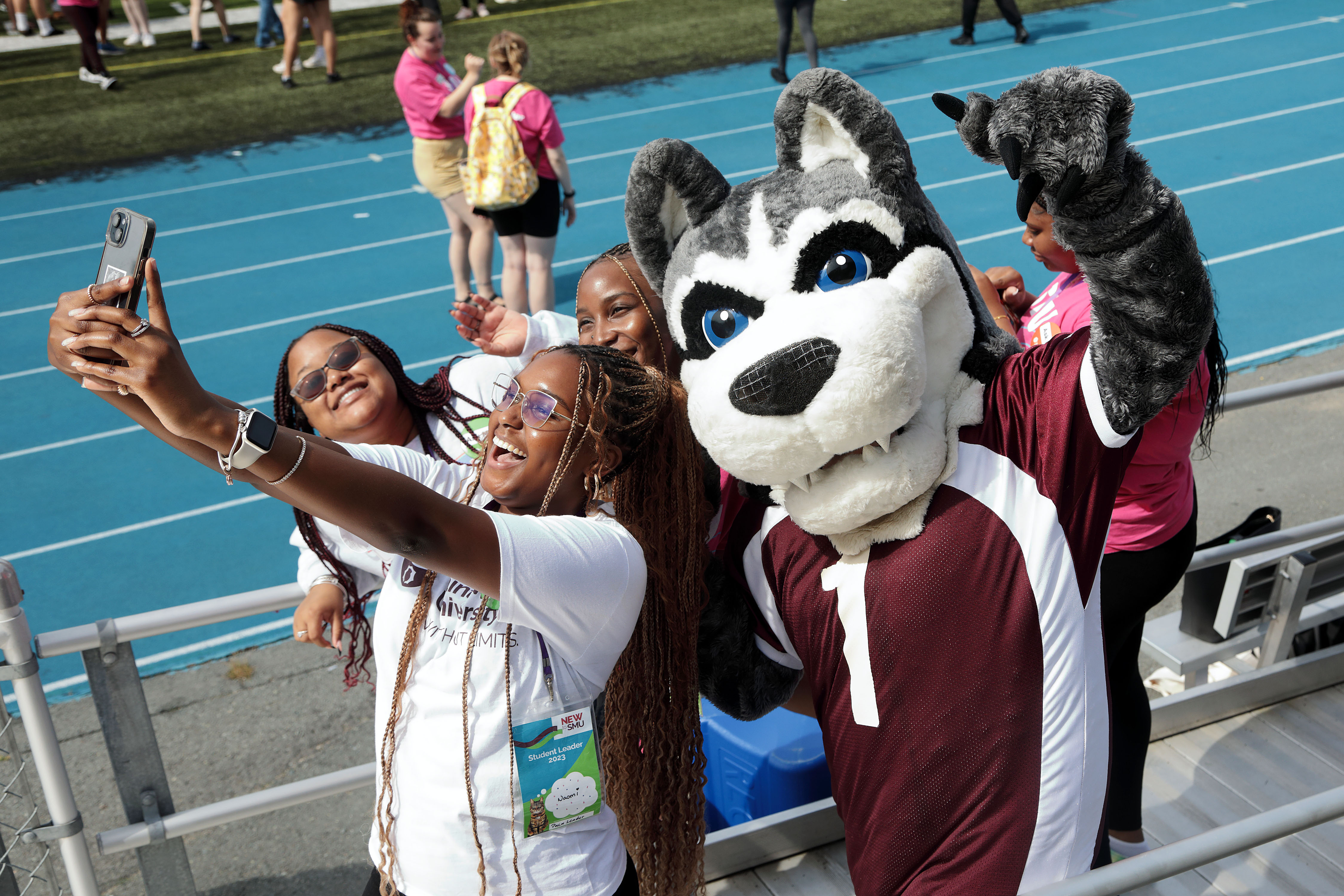Students posing with Husky Mascot